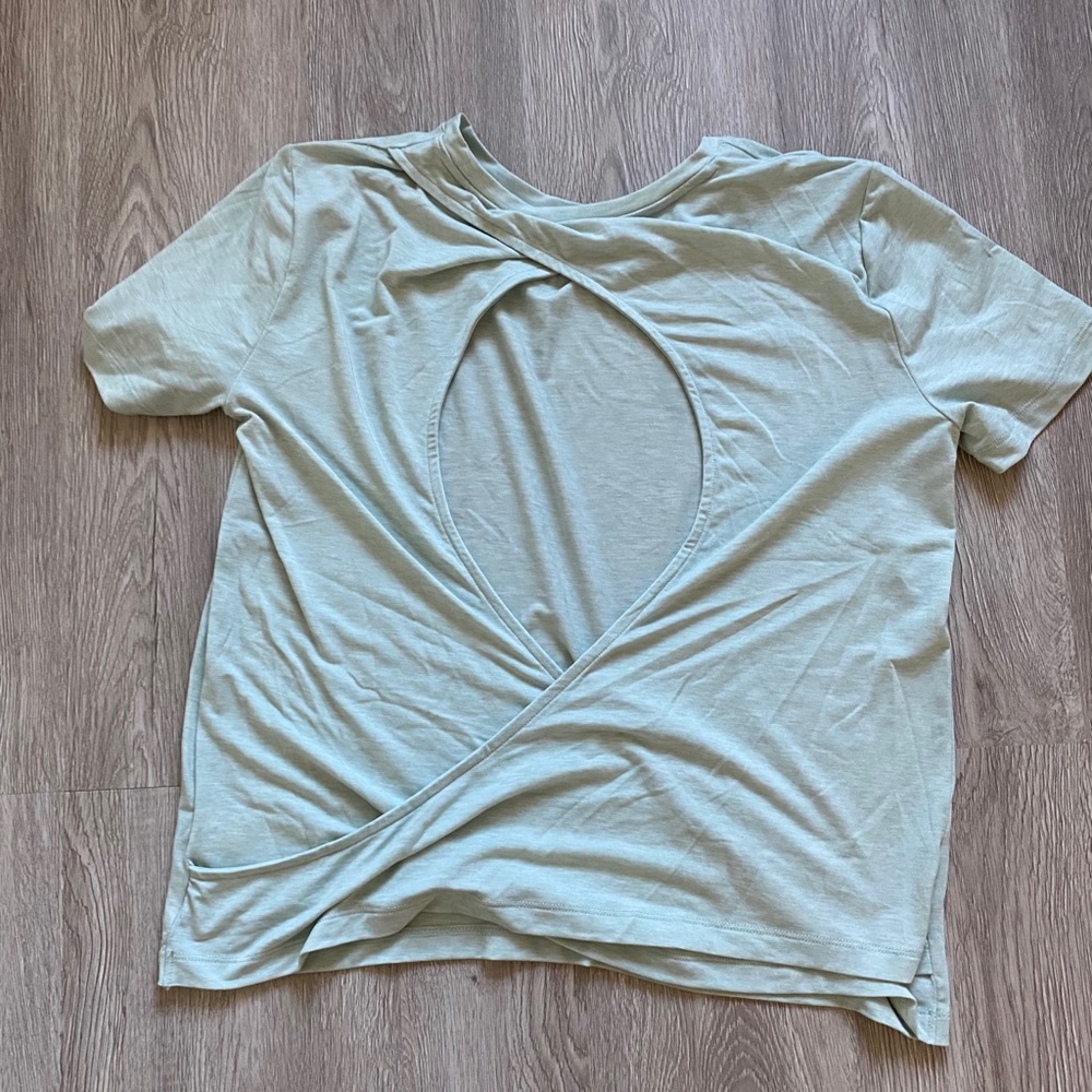 Gap Open Back Top - Picture 2 of 2